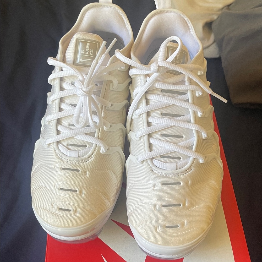 Womens vapormax plus white brand new
